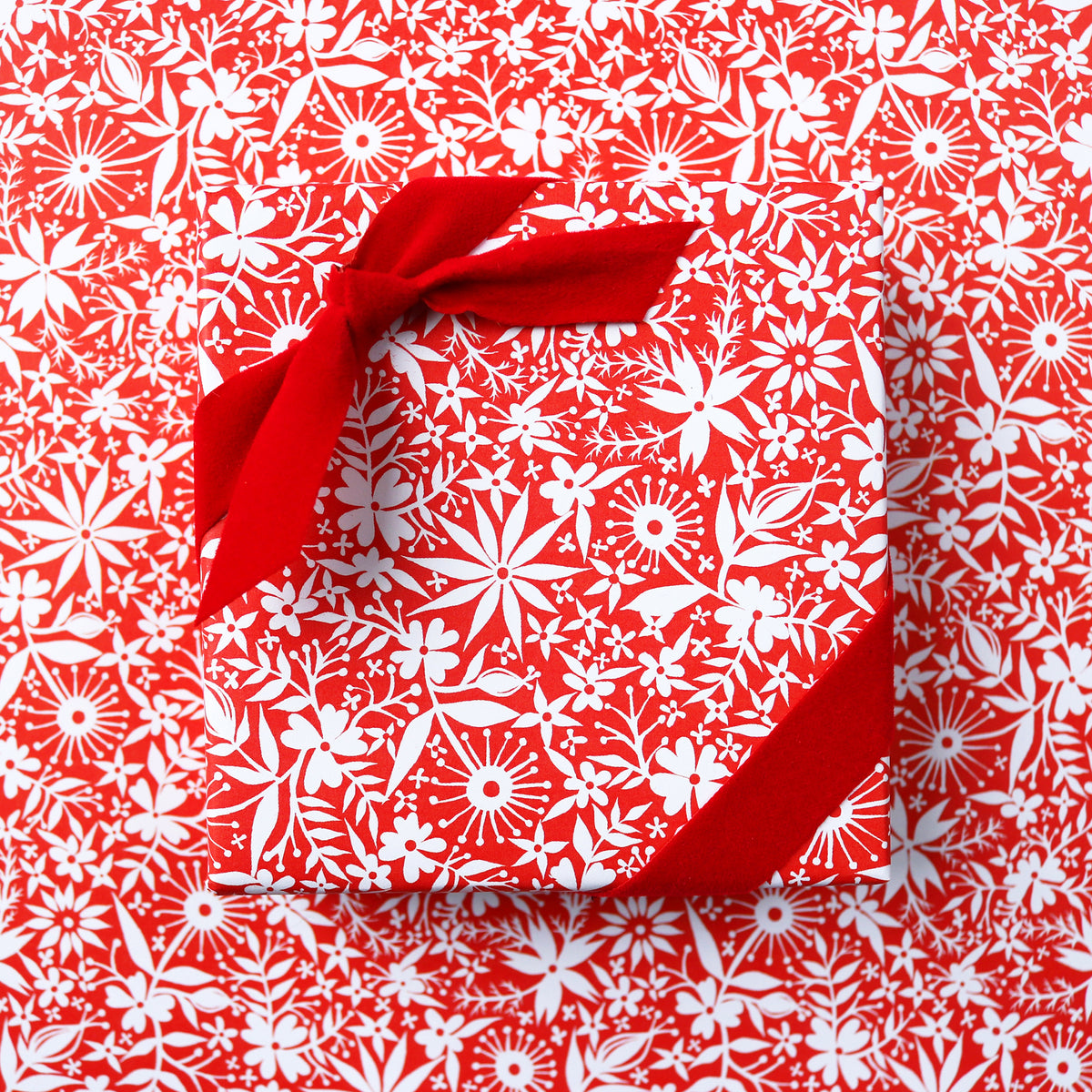 Winter Wonderland Snow Drop Red Floral Wrapping Paper · Creative Fabrica